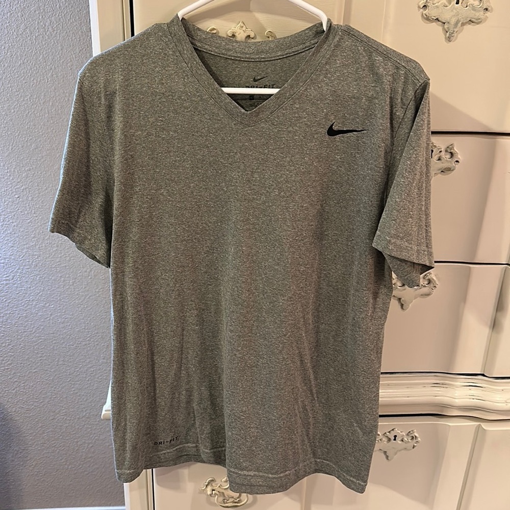 Nike dri-fit men’s tee tshirt medium EUC